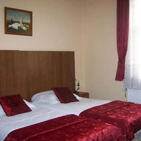 Astor Bed and Breakfast 3*