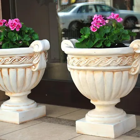 Oda ve Kahvaltı Astor