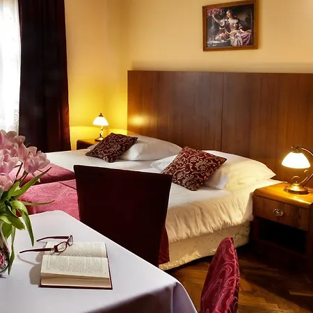 Astor Nocleg ze śniadaniem 3*